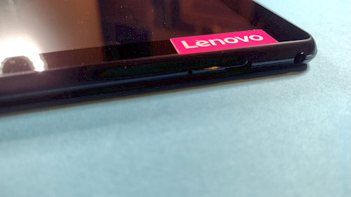 Kopfhöreranschluss und Micro-USB Anschluss des Lenovo Tab M10