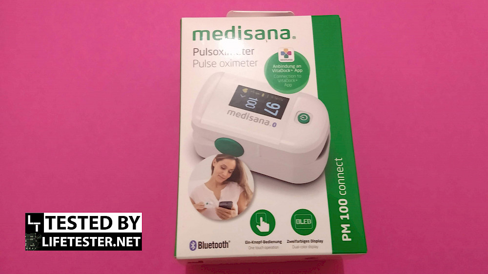 Im Test - Medisana PM 100 connect Pulsoximeter Die Verpackung des Pulsoximeters von Medisana von vorne - pinker Huintergrund - © LiFeTeStEr.net
