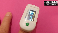 Test - Medisana PM 100 connect Pulsoximeter Bei der Messung - © www.lifetester.net