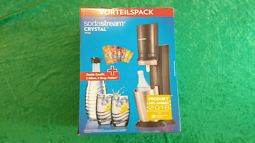 Produktverpackung - SodaStream Crystal 2.0 Wassersprudler-Set Promopack - Vorderseite