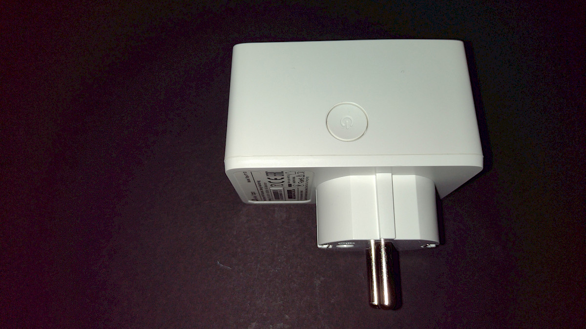 TP-Link Tapo P110 Smart Plug - side view