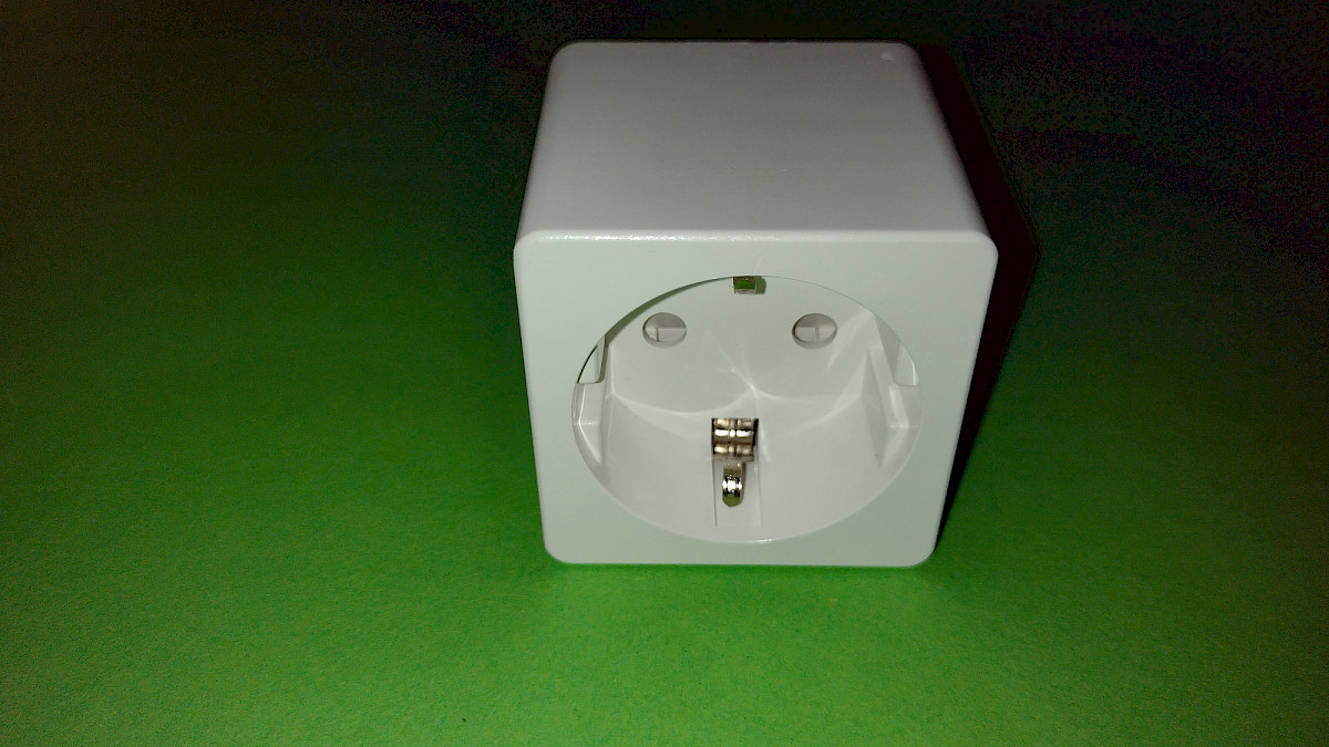 Die Hama WLAN Steckdose (Advanced, Mini Plug) von schräg oben