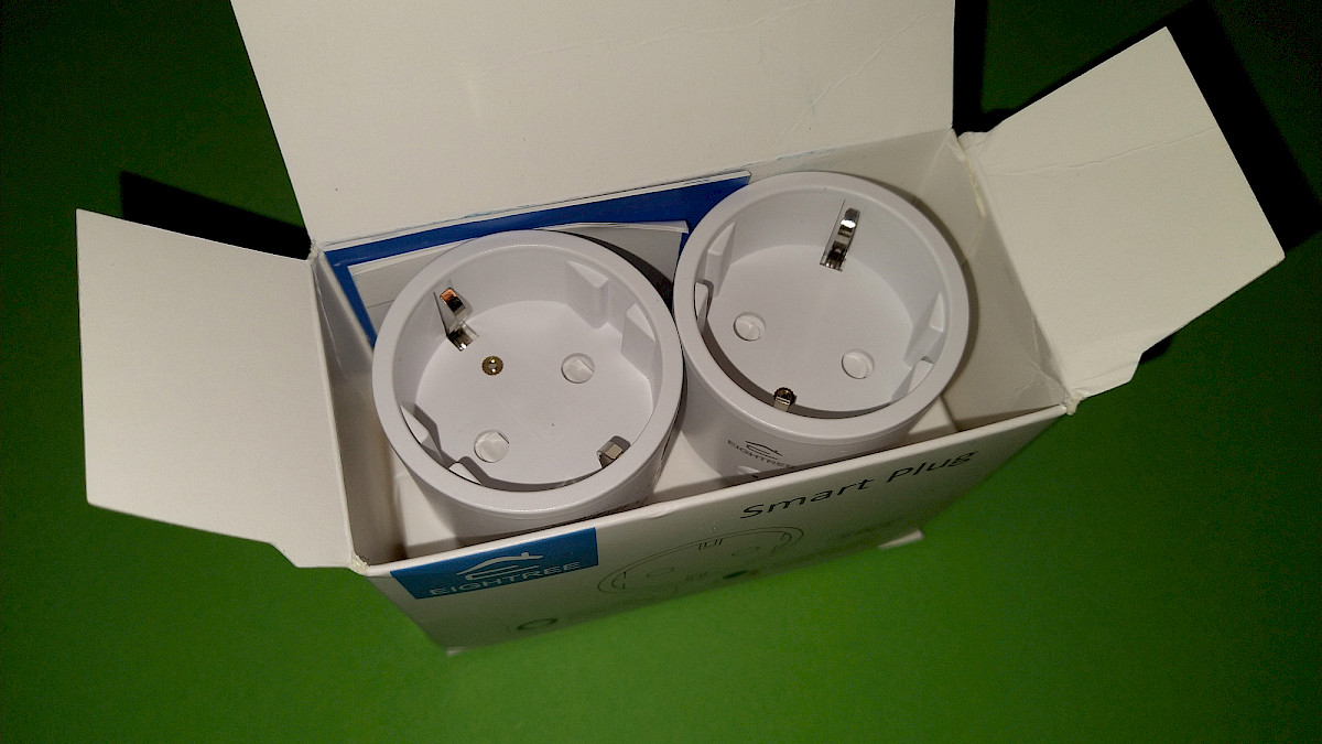 The 2 WiFi plugs in the product packaging