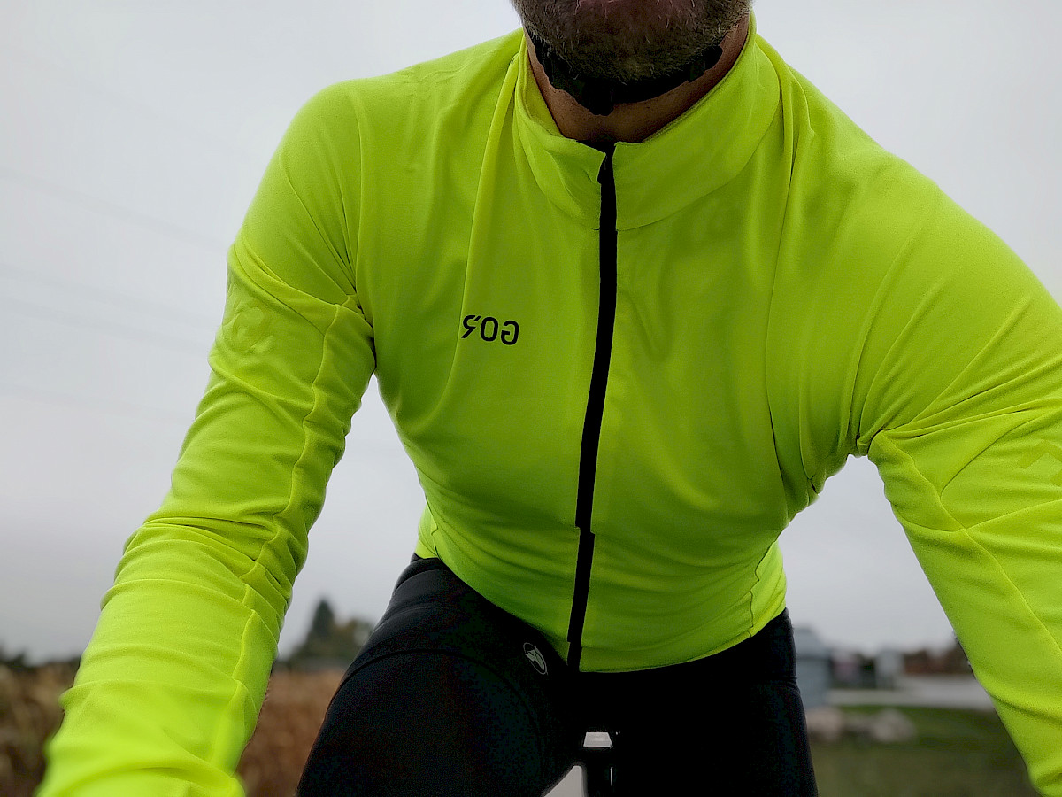 Auch bei Nebel gut sichtbar - das Gore Wear C3 Thermo Trikot