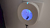 Die Steckdose im EIN-Zustand, mit blauer Beleuchtung