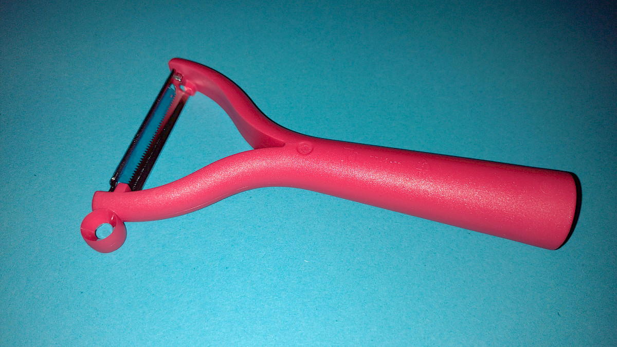 A Close-Up Look at Tupperware's Universal Peeler