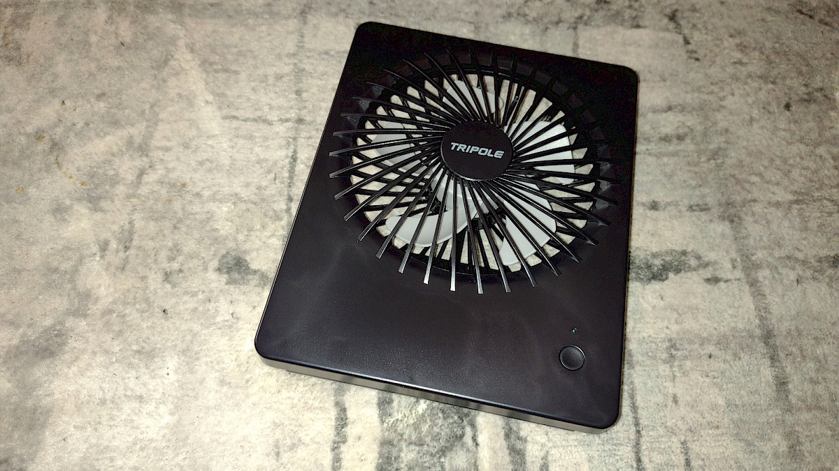 TriPole table fan - front view