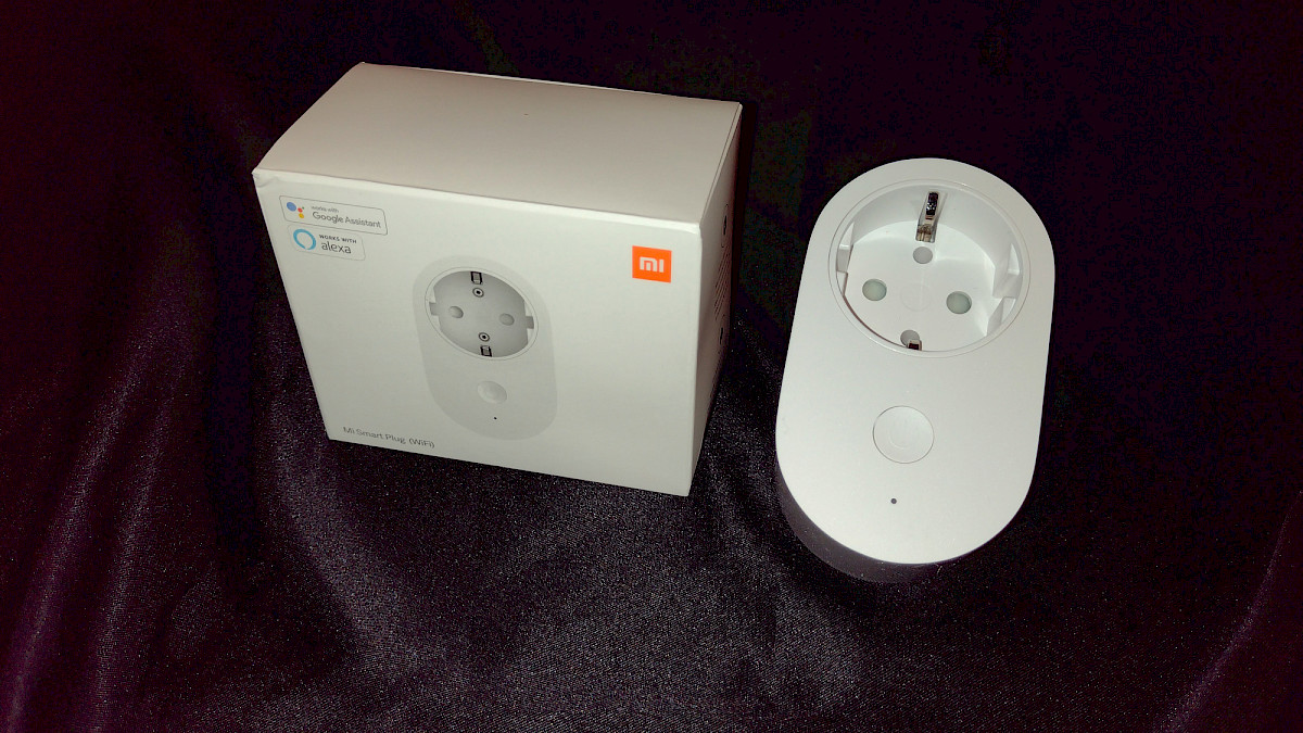 Die Xiaomi Mi Smart Plug WiFi Steckdose: Smart, ausgepackt, neben der Verpackung