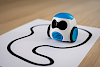 Einsteiger-Roboter wie dieser folgen Linien und Farbcodes – und machen das Prinzip von Programmierung im wahrsten Sinne greifbar.