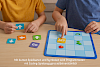 Mit bunten Spielkarten und Symbolen wird Programmieren mit Coding-Spielzeug ganz selbstverständlich.